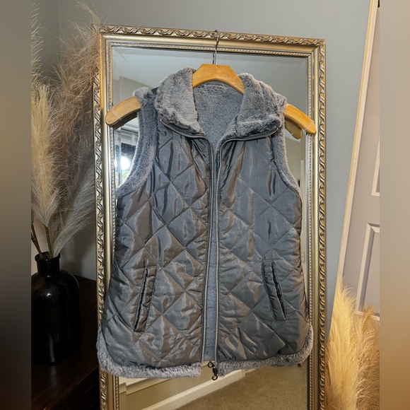 Reversible Faux Fur & Quilted Vest – Women’s Medium, Gray - Picture 1 of 5